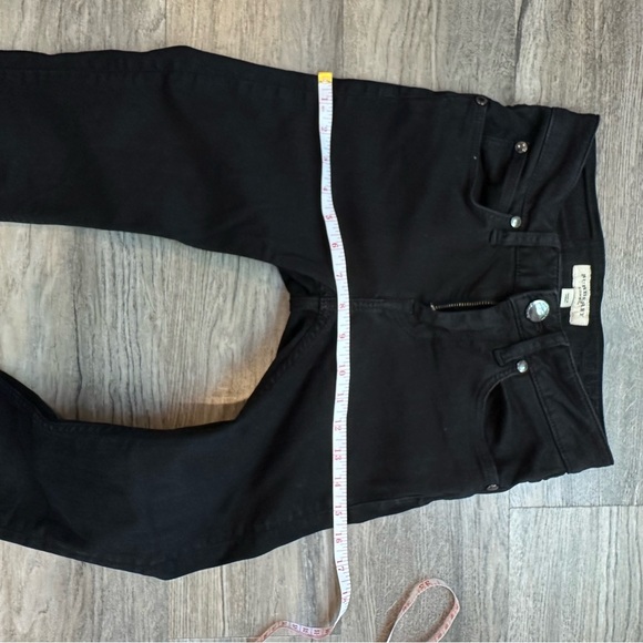 Authentic Burberry Black Dark Wash Denim Jeans
Size 25 - Picture 9 of 14